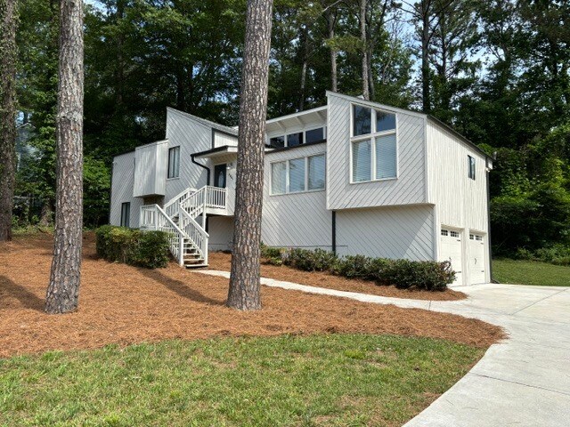 Building Photo - 3941 Kensington Dr