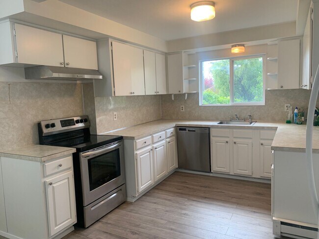 Foto del edificio - 3007 44th Ave SW