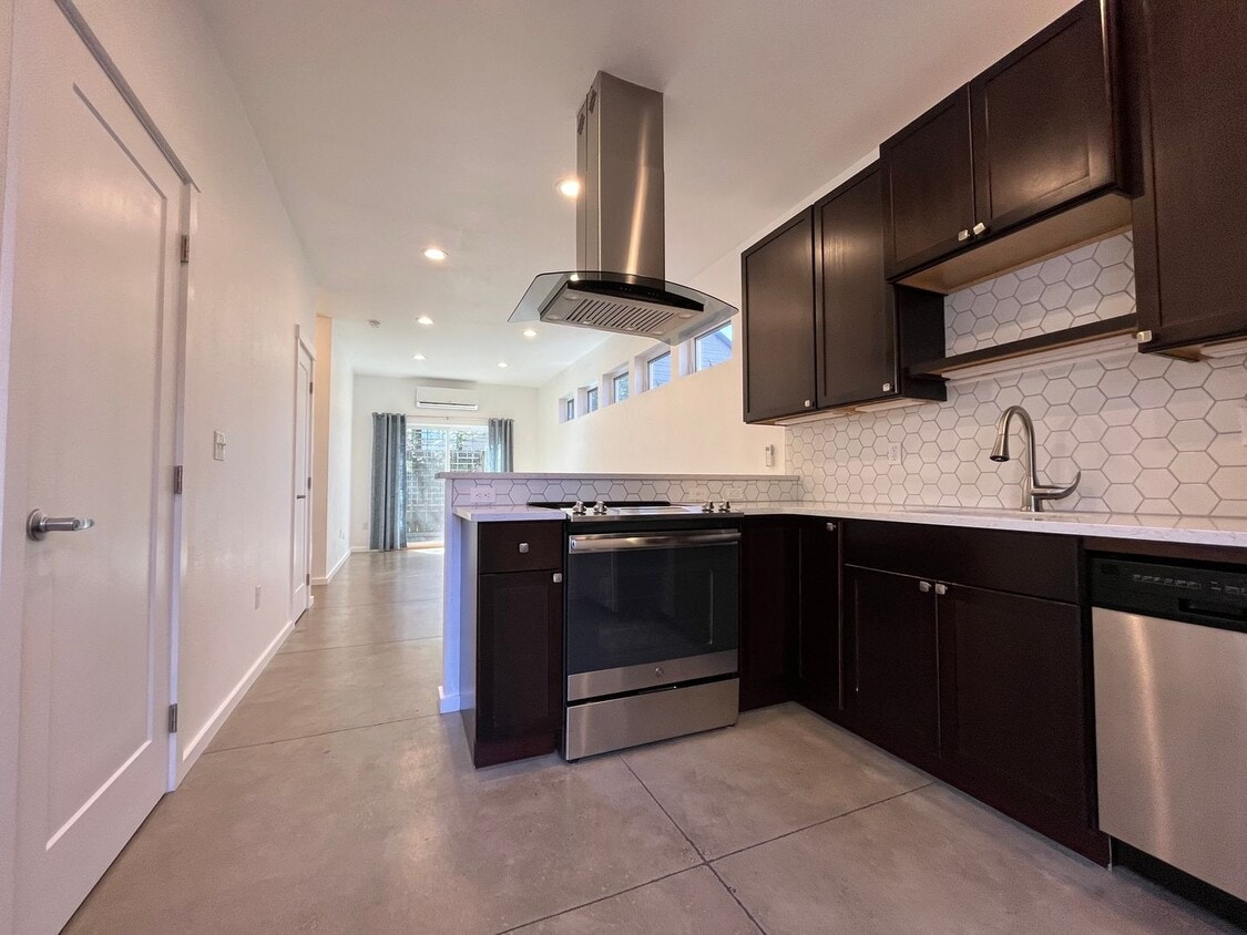 Primary Photo - 2-Bedroom home in NE Portland: MI SPECIAL ...