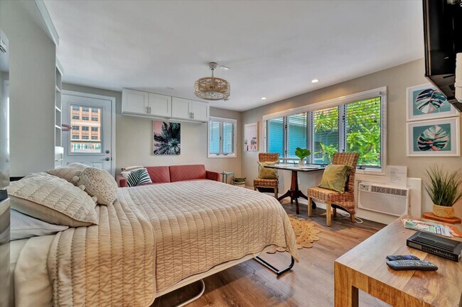 Foto del edificio - 483 E Shore Dr