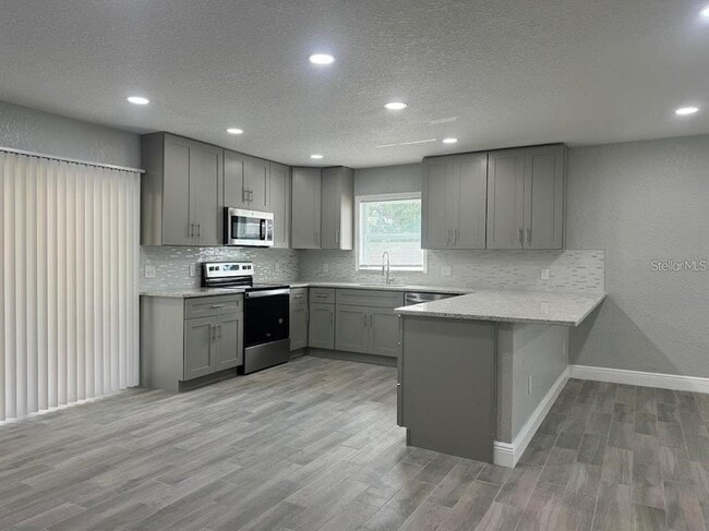 Building Photo - 1916 Verano Dr