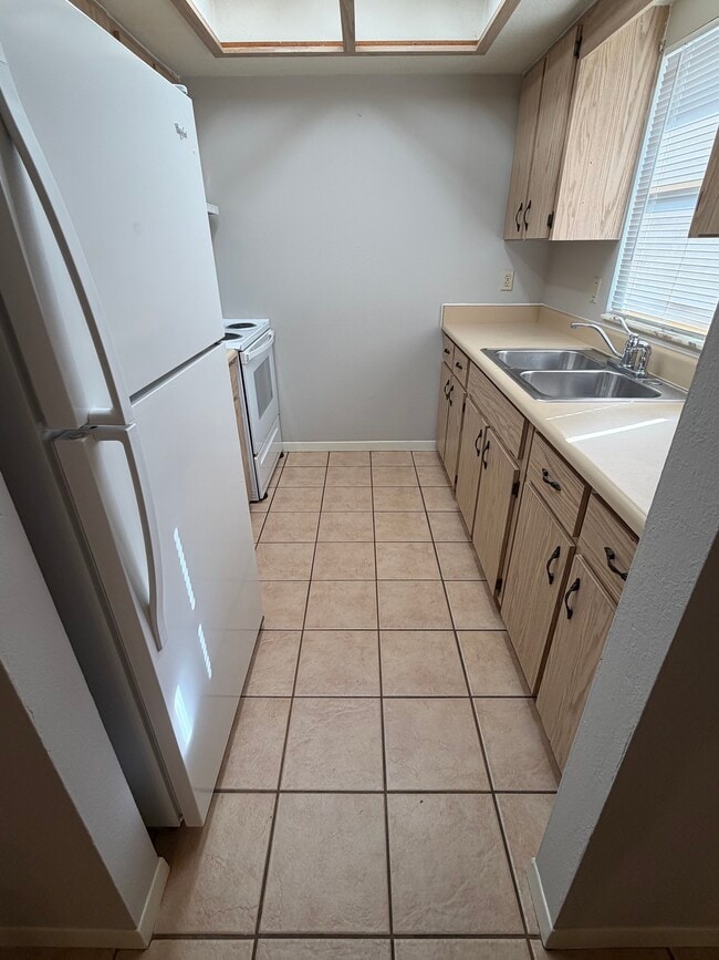 Kitchen - 818 Placid Lakes Blvd