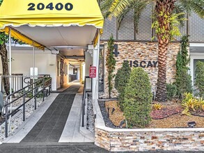 Building Photo - 20400 W Country Club Dr