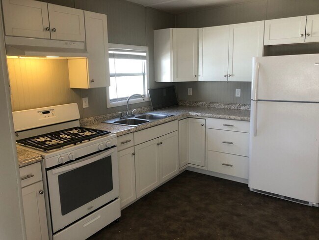 Foto del edificio - Updated 3 bedroom 1 bath mobile home with open floor plan