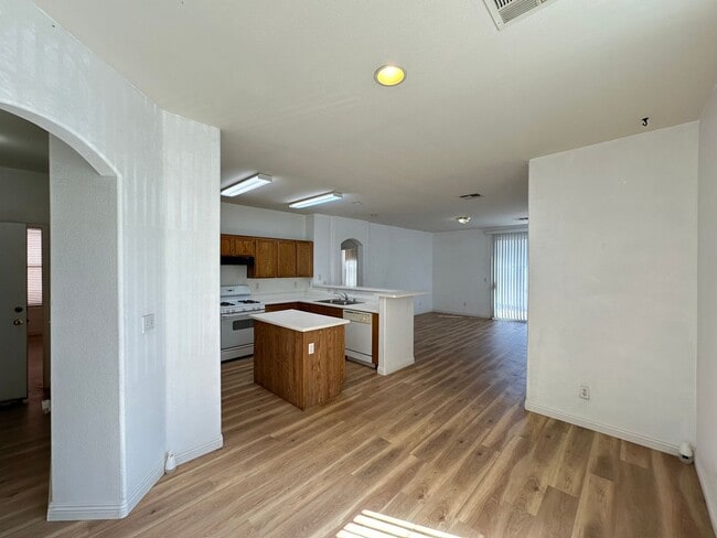 Building Photo - CACTUS SPRINGS