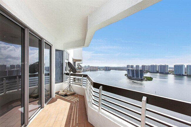 Foto del edificio - 19101 Mystic Pointe Dr