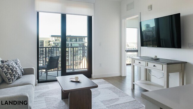 Building Photo - 1007 S Mint St