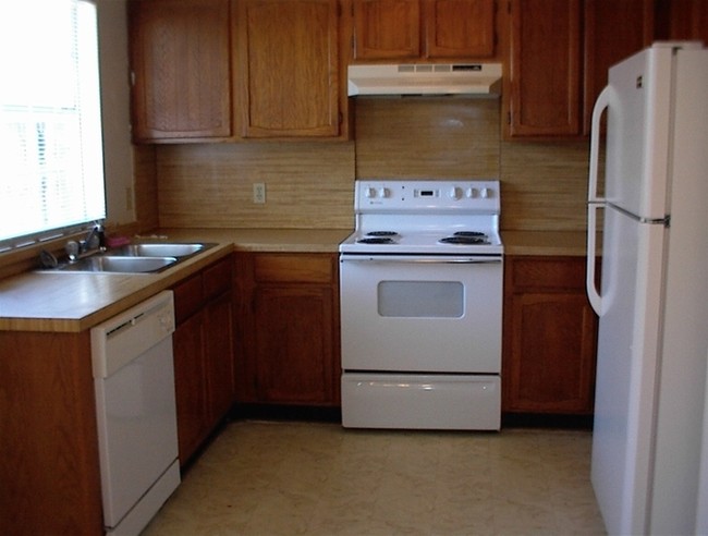 Kitchen - Sun Valley Apartments