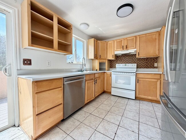 Building Photo - 9900 S Darin Dr