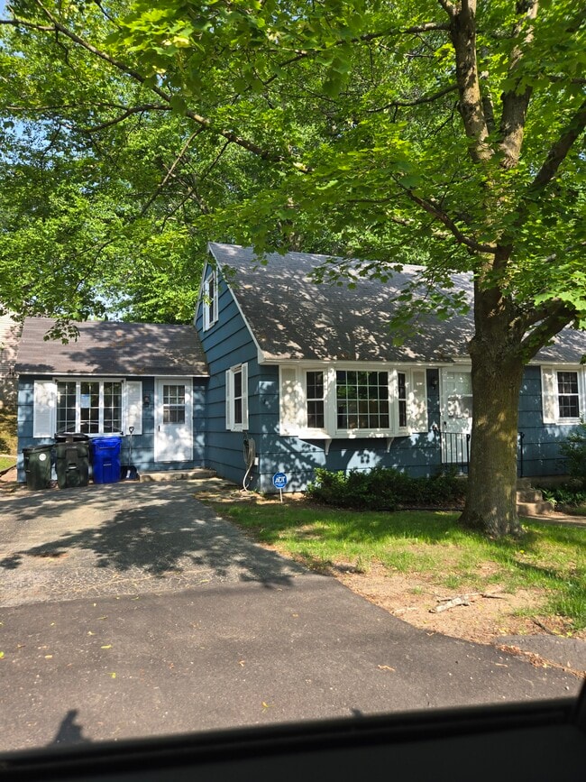 Building Photo - 1280 S Beech St