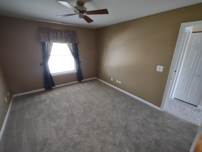 Foto del edificio - 280 Crestview Dr
