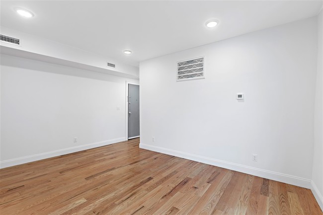 Foto del edificio - 301 Grand St
