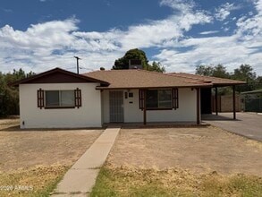 Building Photo - 2221 E Osborn Rd