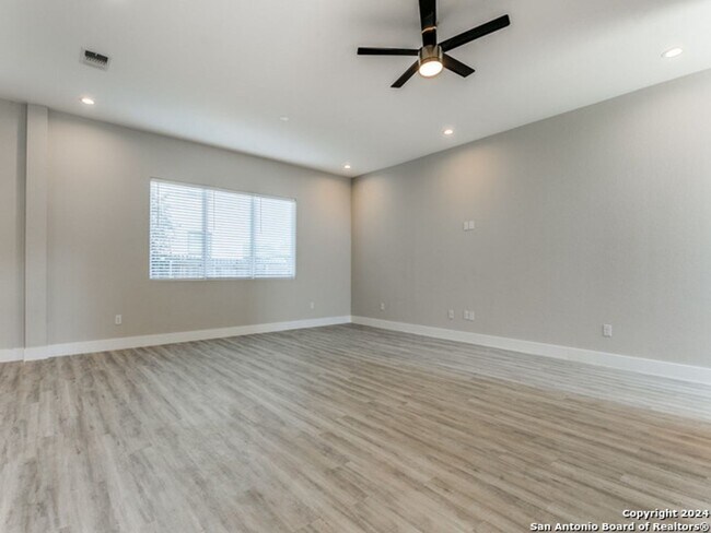 Foto del edificio - LUXURY ALAMO HEIGHTS TOWNHOME