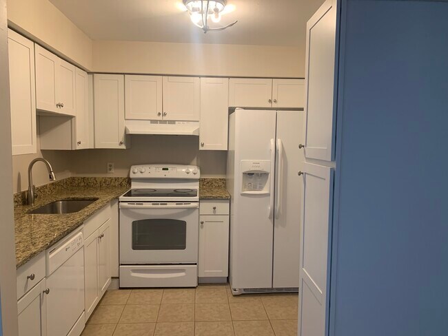 Cocina moderna actualizada - 5131 Buckingham