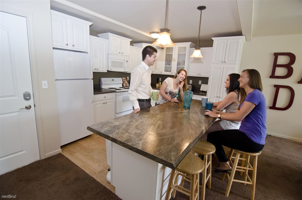 Foto principal - 787 Burcham Dr