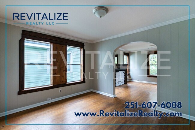 Building Photo - Renovated 3 Bedroom/2 Bathroom Home in Mob...