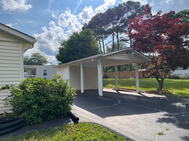 Building Photo - 6100 Belle Dr