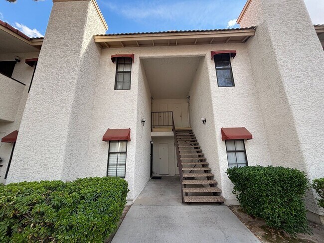 Foto del edificio - Gorgeous condo is a spacious 2Bed/2Bath un...
