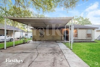 Building Photo - 2518 San Antonio St