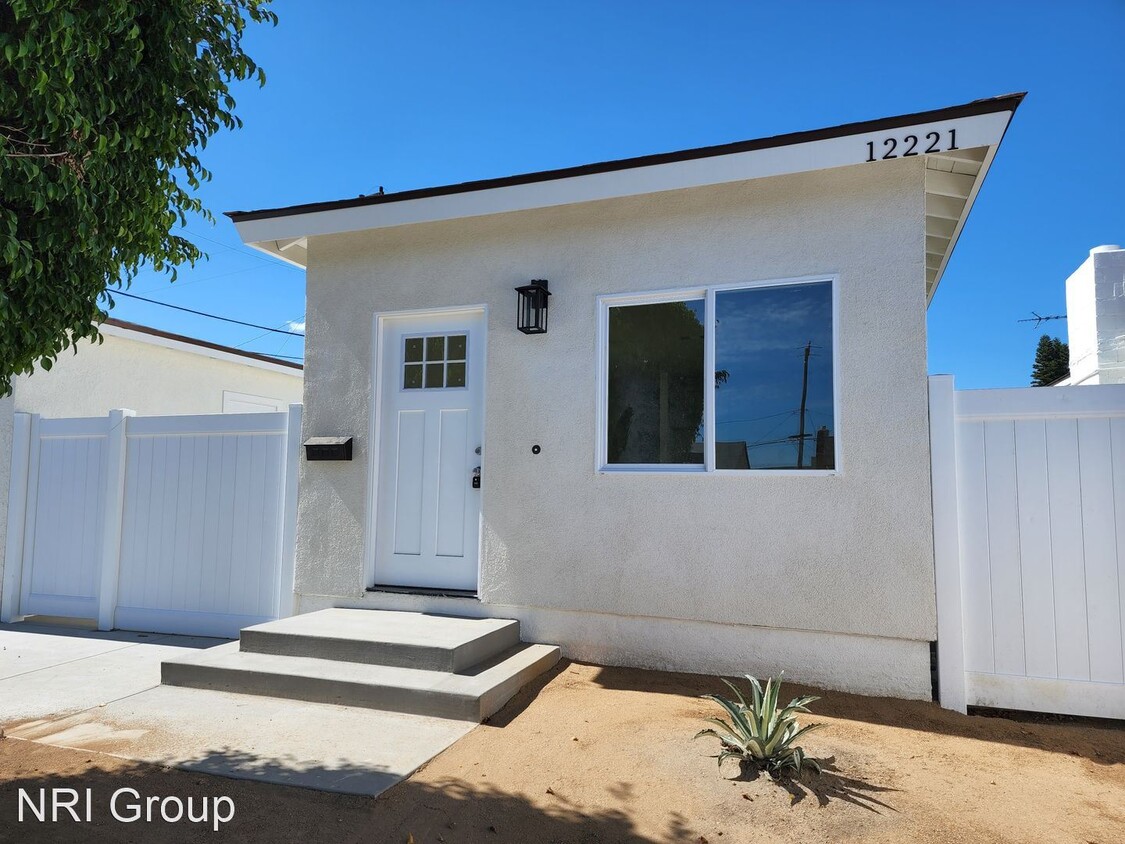Primary Photo - 4 br, 2 bath House - 12221 Emrys Ave.