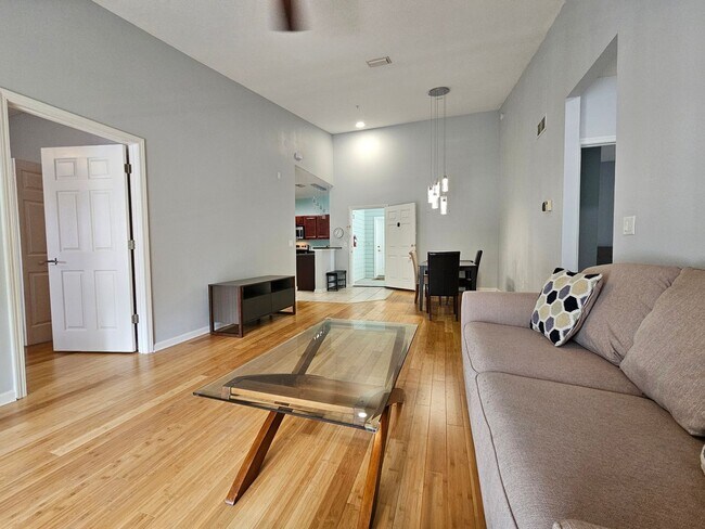 Foto del edificio - Top floor 3/2 unit in the gated Summer Key...