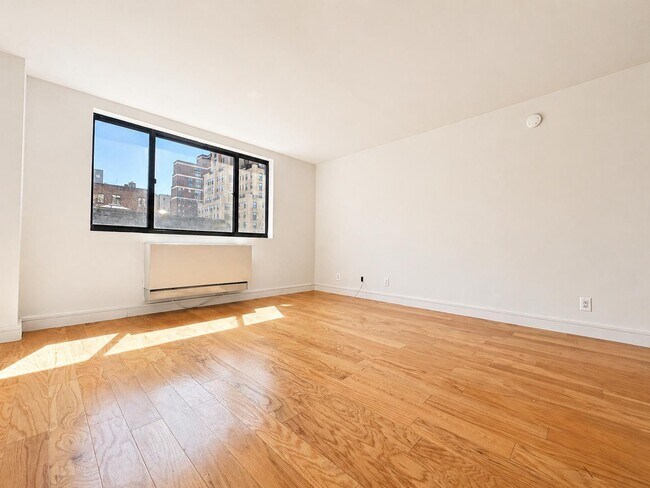 Foto del edificio - 323 W 96th St