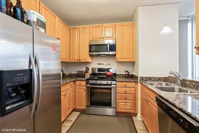 Building Photo - 420 E Waterside Dr