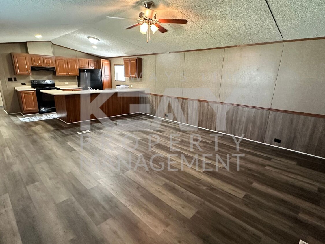 Foto principal - 3 bedroom Mobile Home Now Available!