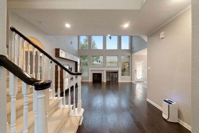 Building Photo - Executive Home with Sparkling Pool and Outdoor Entertainment Area