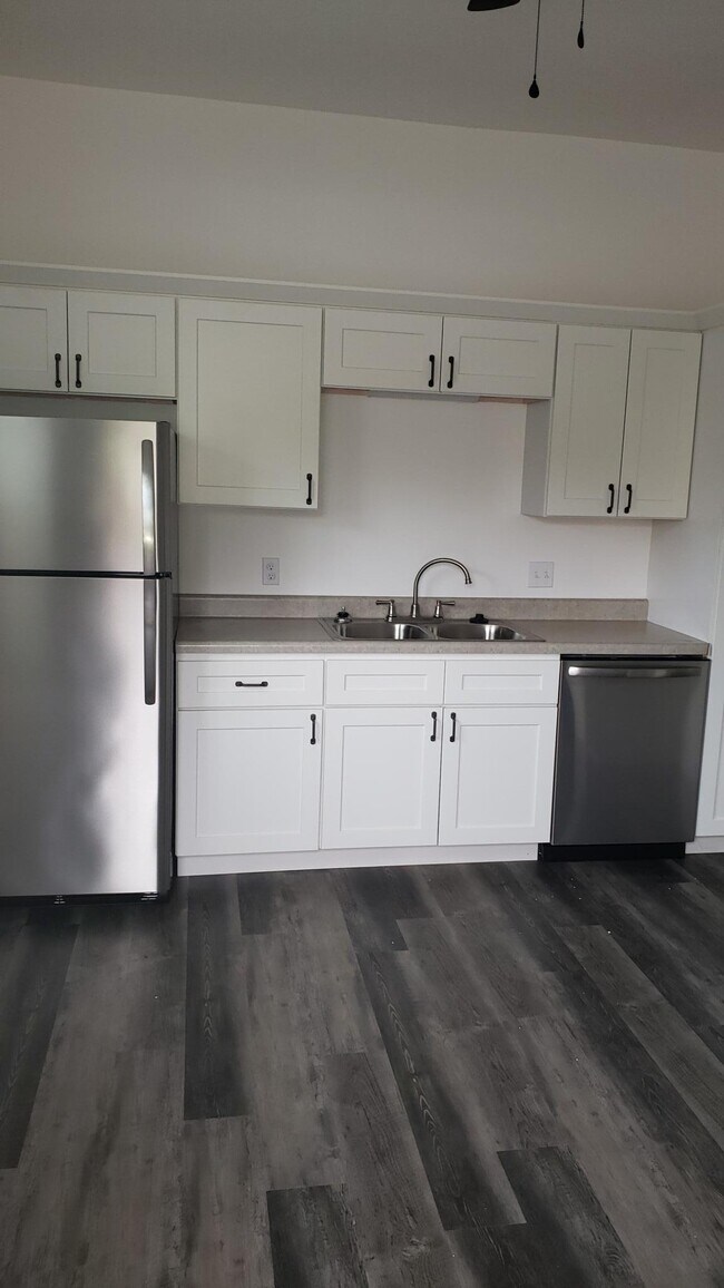 Kitchen - 716 Sassafras St