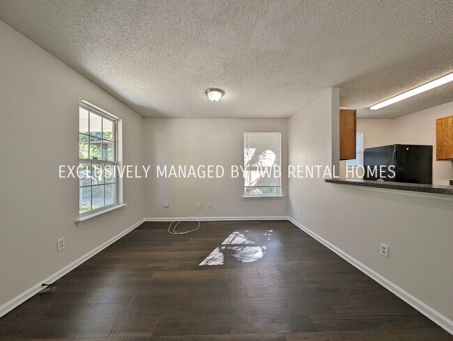 Building Photo - 1204 W 23rd St