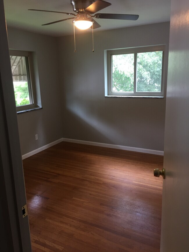 Building Photo - 1224 S Elm Ave