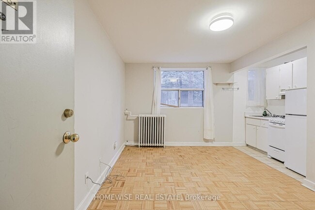 Building Photo - 33 Maitland St