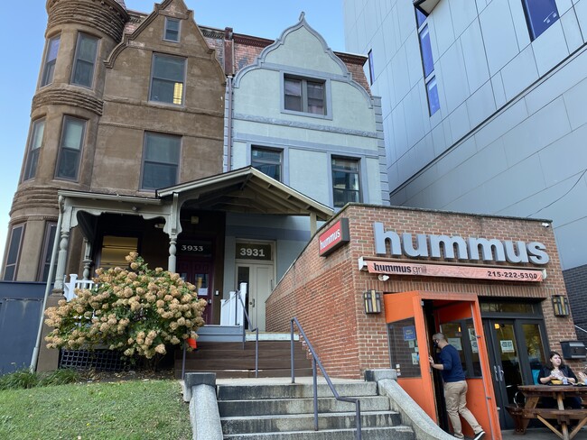 Building Photo - 3931 Walnut St