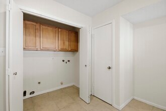 Building Photo - 20315 Sunny Shores Dr