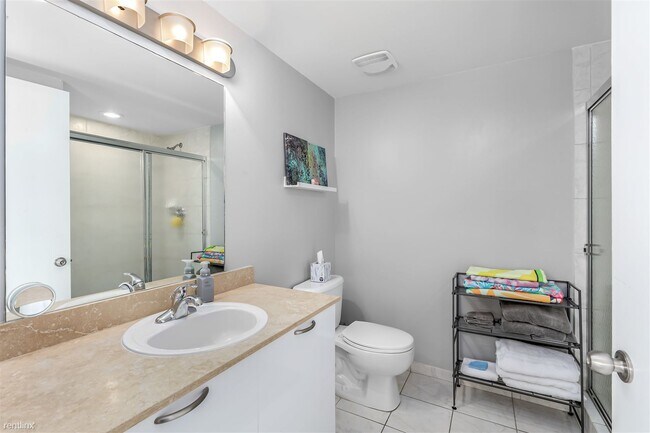 Foto del edificio - 2 br, 2 bath Condo - 3180 SW 22nd St Apt 601