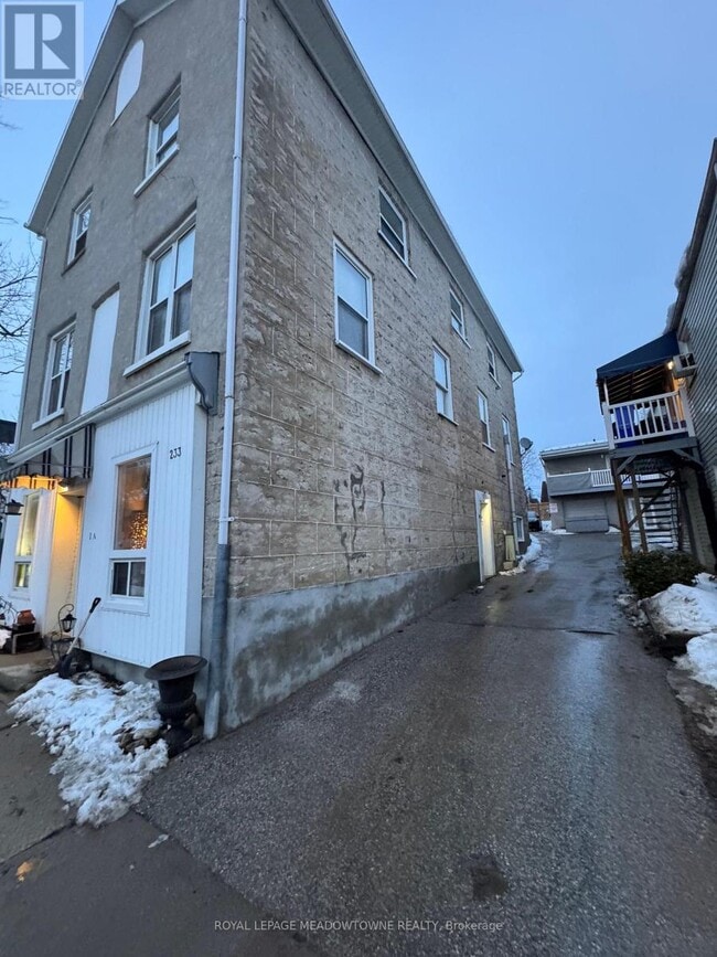 Building Photo - 233 Geddes St