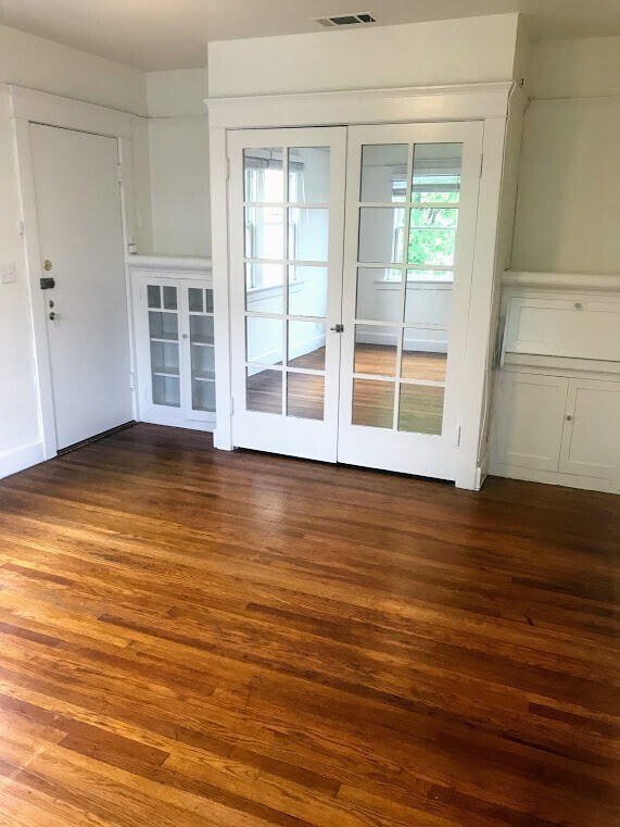 Building Photo - Beautiful 1 Bedroom with Vintage Floors an...