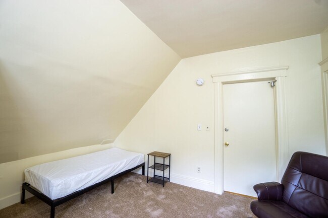 Building Photo - 113 Comstock Pl