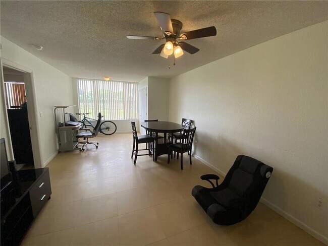 Building Photo - 2841 N Oakland Forest Dr