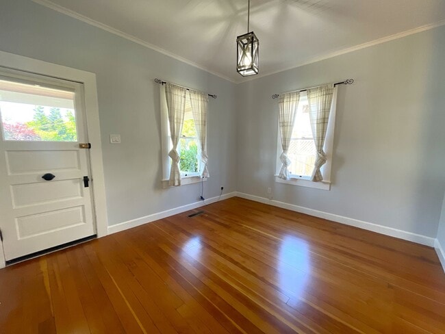 Building Photo - Charming Home on Cul-de-Sac w/Jacuzzi, Fireplace, Garage || Minutes from Downtown Napa!