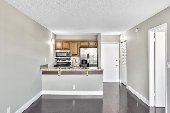 Foto del edificio - 2701 Riverside Dr