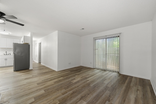 Dining Room-Reno - Sterling Glen Apartments