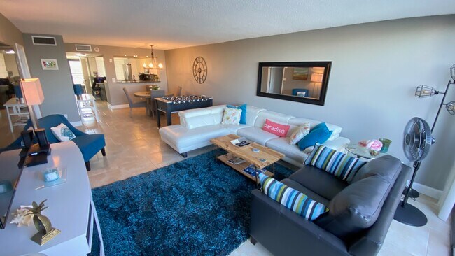 Foto del edificio - 9525 Blind Pass Rd