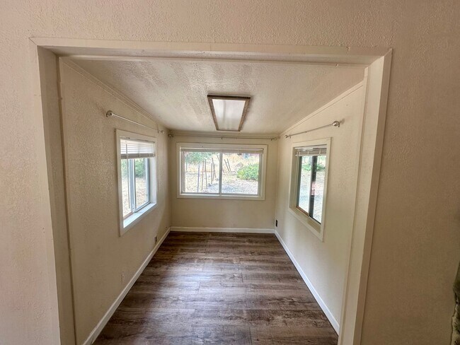 Foto del edificio - Rural Living at Its Finest – 2 Bedroom, 1 Bath Home in Keno