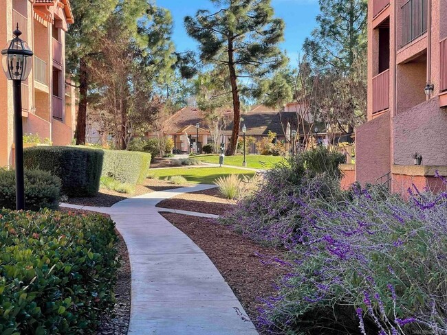 Building Photo - Great One Bedroom Condo w/ A/C