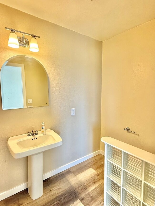 Foto del edificio - $4,390 / 3 BR - HILLTOP HOME WITH STUNNING BAY & BRIDGE VIEW IN HAYWARD!