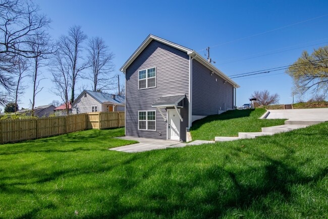 Building Photo - 519 N Miles St