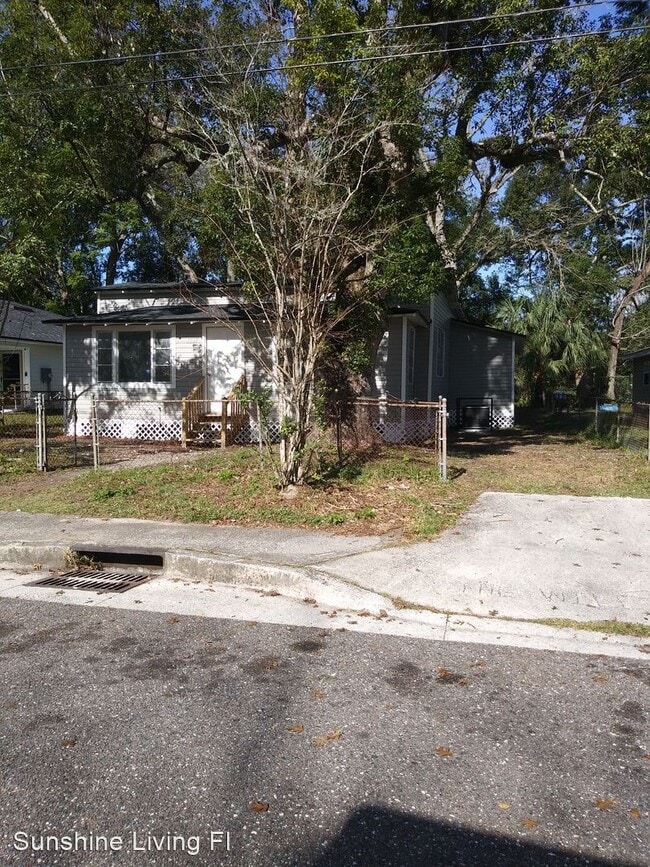 Building Photo - 4 br, 2 bath House - 1747 W 43rd st